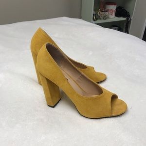 NWOT Yellow Peep Toe Heals